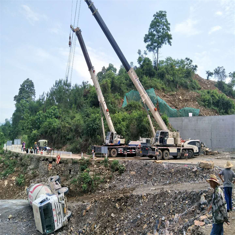 淅川汽车掉沟里叫吊车救援要多少钱